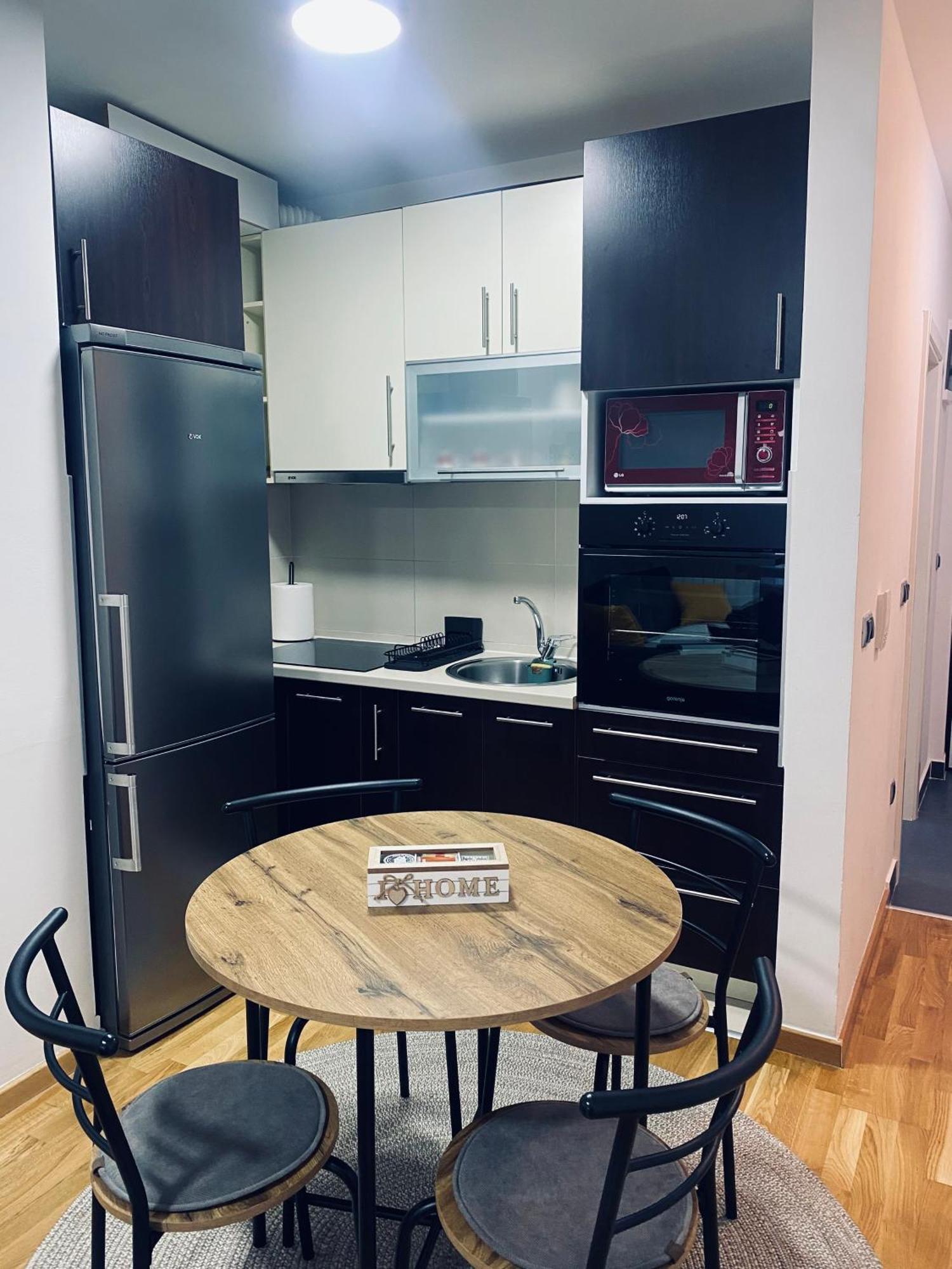 Atmartments Etna Bulevar, Free Private Parking Сараево Екстериор снимка